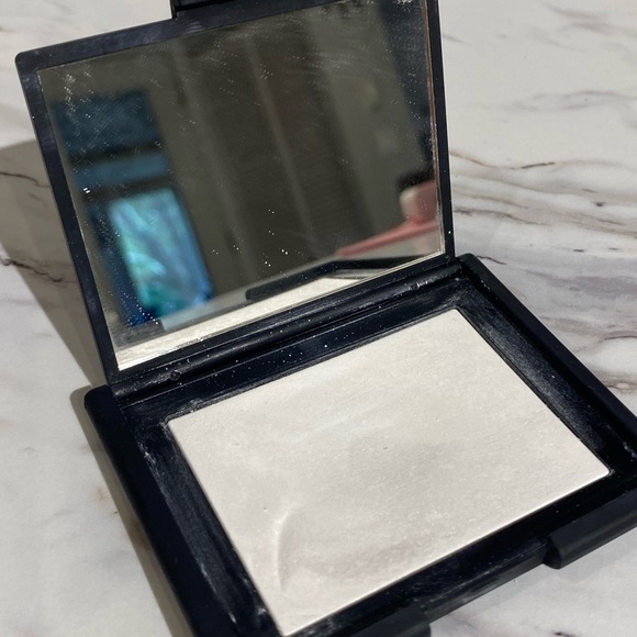 NARS light reflecting pressed setting powder & power matte lip pigment - Picture 2 of 4
